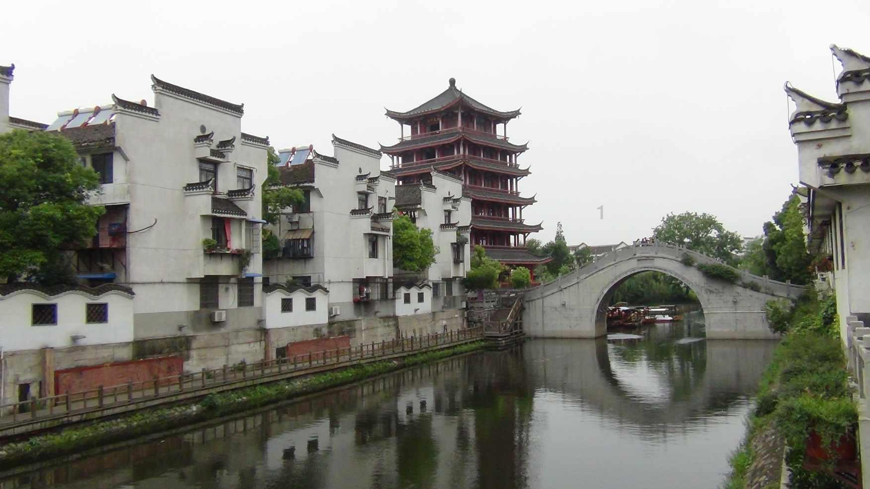 琼州海峡迎来客流高峰,海南海口:增加检票口,新海港18个泊位投入使用